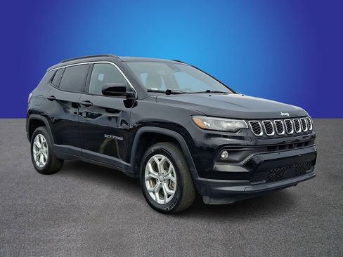 Used 2024 Jeep Compass Latitude image 3