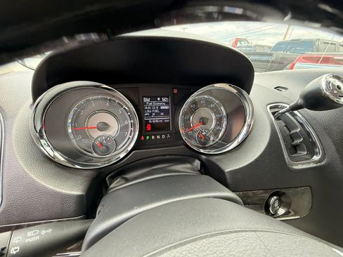 Used 2012 Chrysler Town & Country Limited FWD image 11