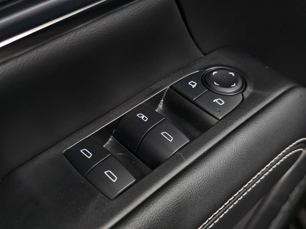 Used 2025 GMC Terrain Elevation AWD/4WD image 27