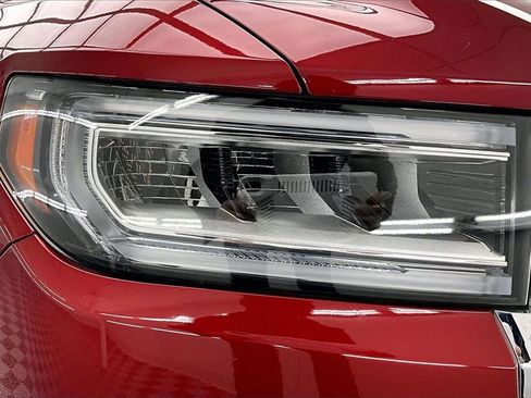 Used 2023 GMC Acadia SLE w/ Driver Convenience Package image 30