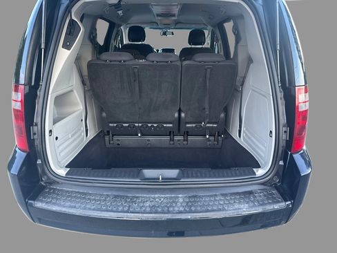 Used 2010 Dodge Grand Caravan SXT w/ Family Value Group FWD image 15