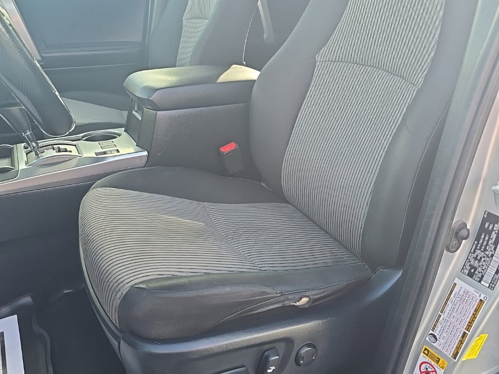 Used 2018 Toyota 4Runner SR5 AWD/4WD image 18