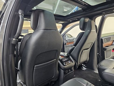 Used 2018 Lincoln Navigator Select w/ Technology Package image 26