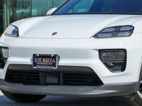 Certified 2025 Porsche Macan 4 Electric image 9