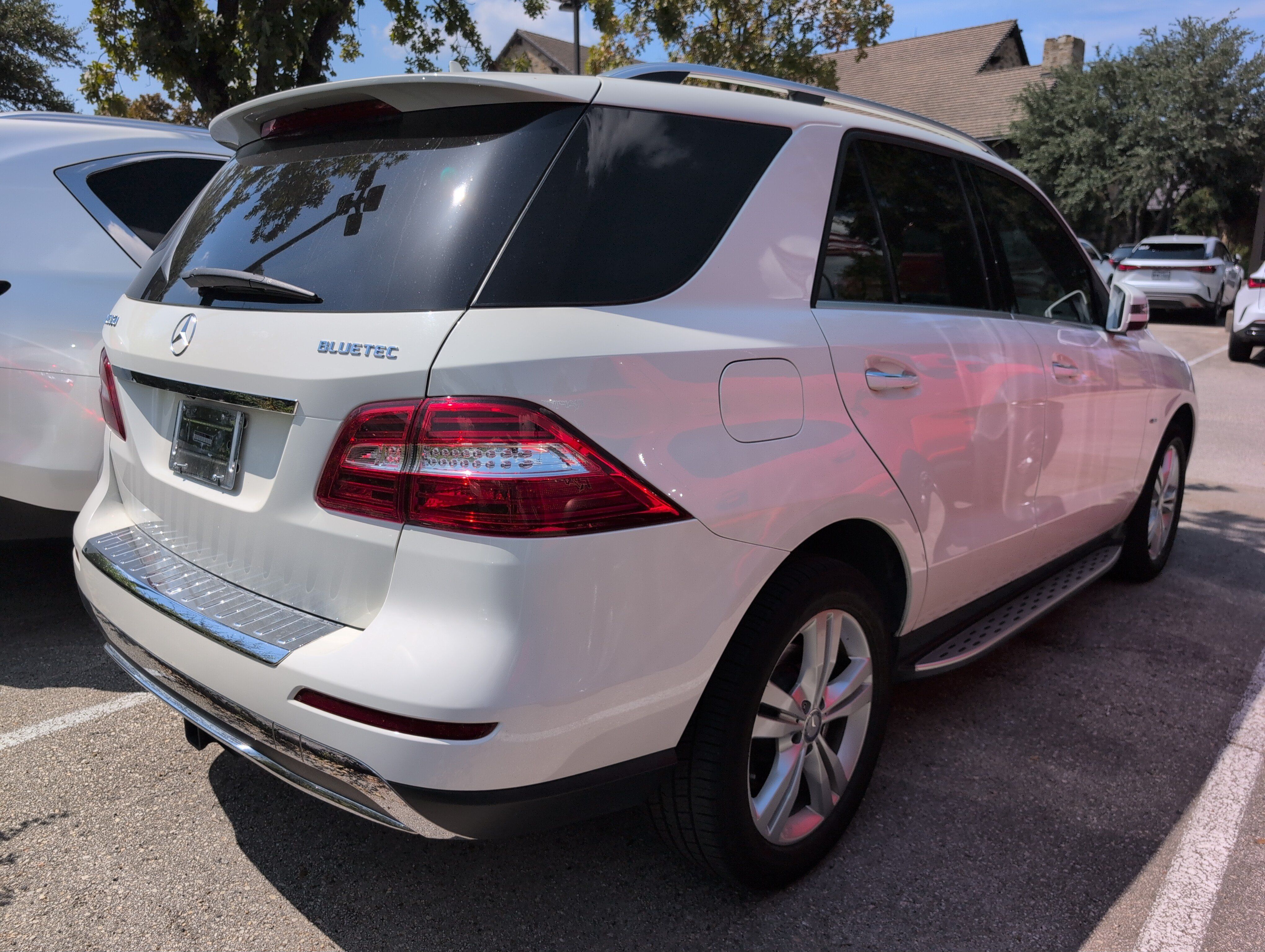 Used 2012 Mercedes-Benz ML 350 BlueTEC 4MATIC image 2