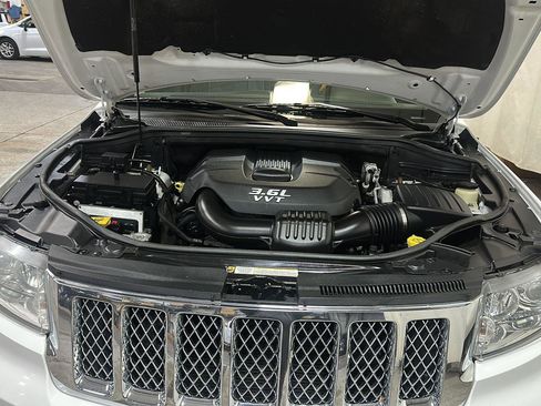 Used 2013 Jeep Grand Cherokee Overland w/ Advance Technology Group image 14