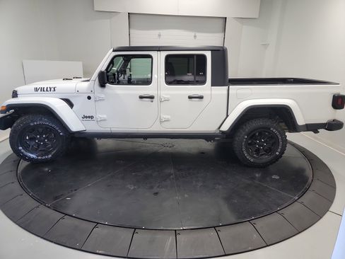 Used 2021 Jeep Gladiator Sport image 4