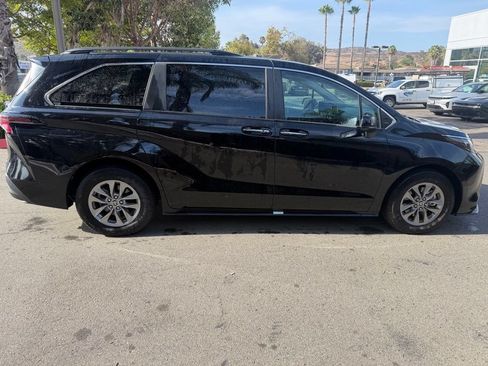 Used 2024 Toyota Sienna XLE FWD image 15
