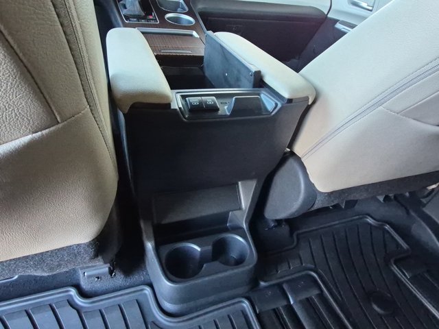 Used 2022 Toyota Sienna XLE w/ XLE Plus Package FWD image 16