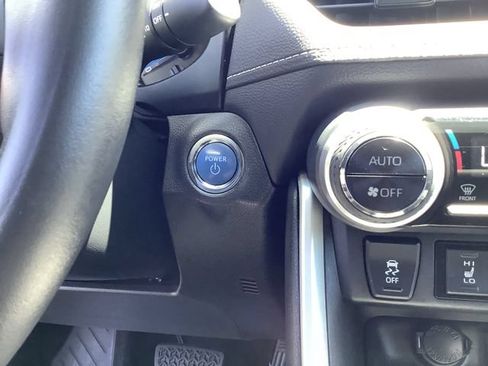 Used 2019 Toyota RAV4 XLE w/ Convenience Package AWD/4WD image 16