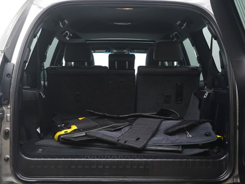 Used 2021 Lexus GX 460 Luxury w/ Accessory Package image 9