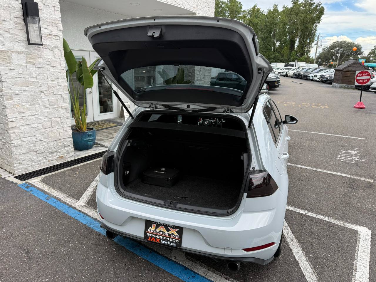 Used 2018 Volkswagen GTI SE FWD image 17