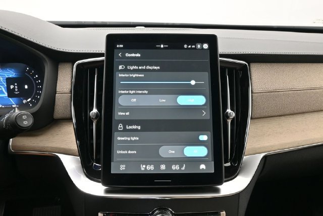 New 2027 Volvo XC90 B5 Plus AWD/4WD image 18