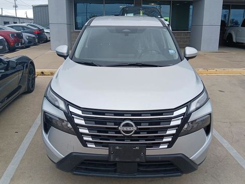 Used 2025 Nissan Rogue SV image 5