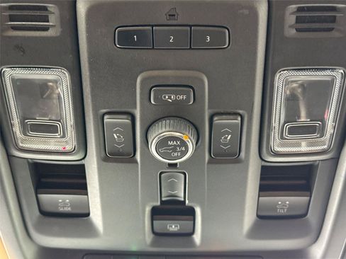Used 2023 Chevrolet Suburban High Country w/ Premium Package 2 AWD/4WD image 23