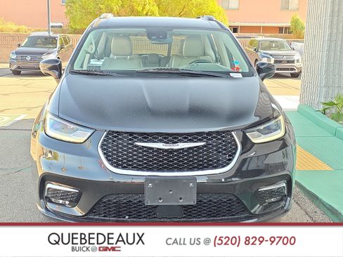 Used 2021 Chrysler Pacifica Touring-L FWD image 2