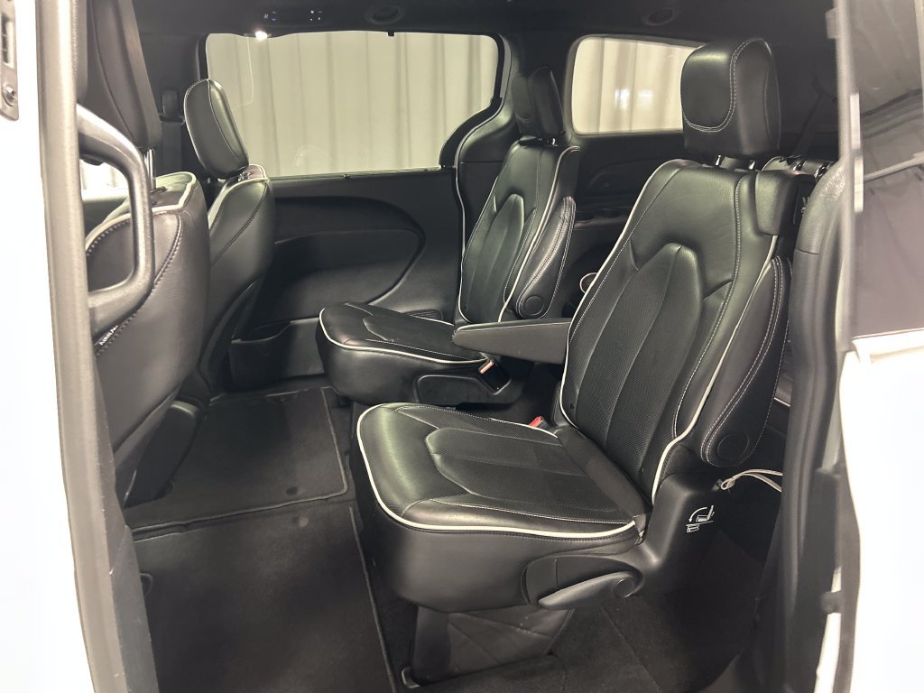 Used 2026 Chrysler Pacifica Limited FWD image 24