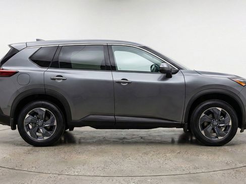 Used 2025 Nissan Rogue SV FWD image 11