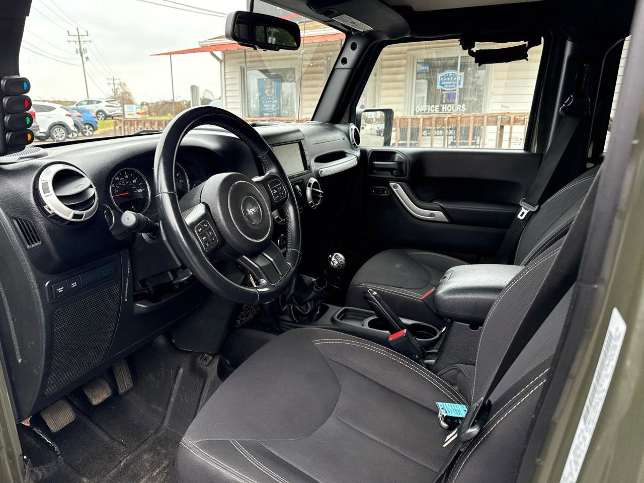 Used 2015 Jeep Wrangler Unlimited Rubicon w/ Connectivity Group AWD/4WD image 3