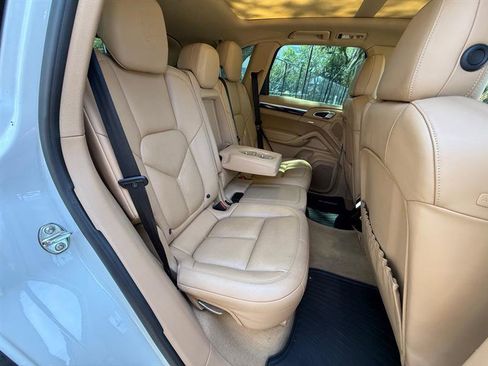 Used 2017 Porsche Cayenne Platinum Edition AWD/4WD image 17