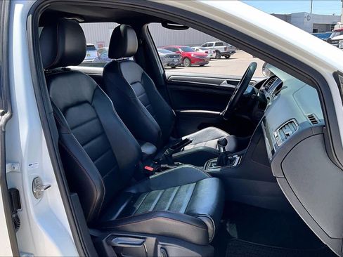 Used 2019 Volkswagen GTI SE FWD image 9