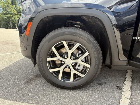 New 2025 Jeep Grand Cherokee Limited w/ Luxury Tech Group II image 22