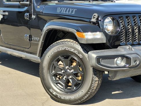 Used 2023 Jeep Gladiator Willys image 9