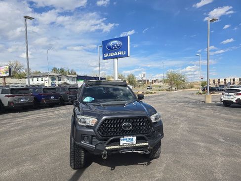 Used 2019 Toyota Tacoma TRD Off-Road AWD/4WD image 3