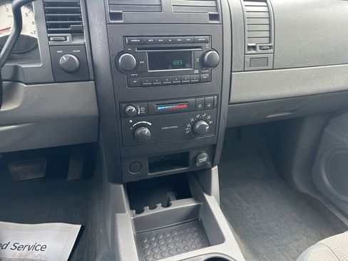 Used 2005 Dodge Durango SXT image 27