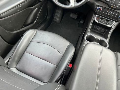 Used 2024 GMC Terrain SLT image 14