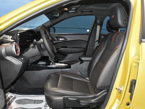 Used 2024 Chevrolet Trax RS w/ Sunroof Package FWD image 6