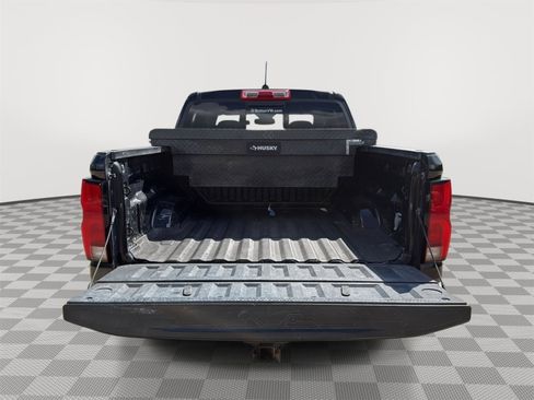 Used 2023 Chevrolet Colorado Z71 w/ Z71 Convenience Package 2 image 11