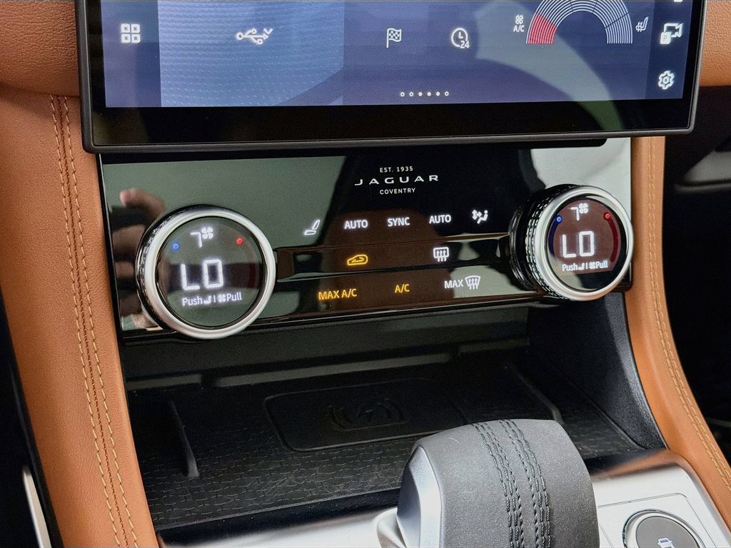 Certified 2026 Jaguar F-PACE R-Dynamic S AWD/4WD image 16