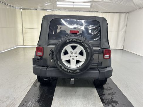 Used 2018 Jeep Wrangler Sport AWD/4WD image 19