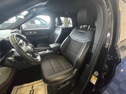 Used 2025 Ford Explorer ST-Line image 9