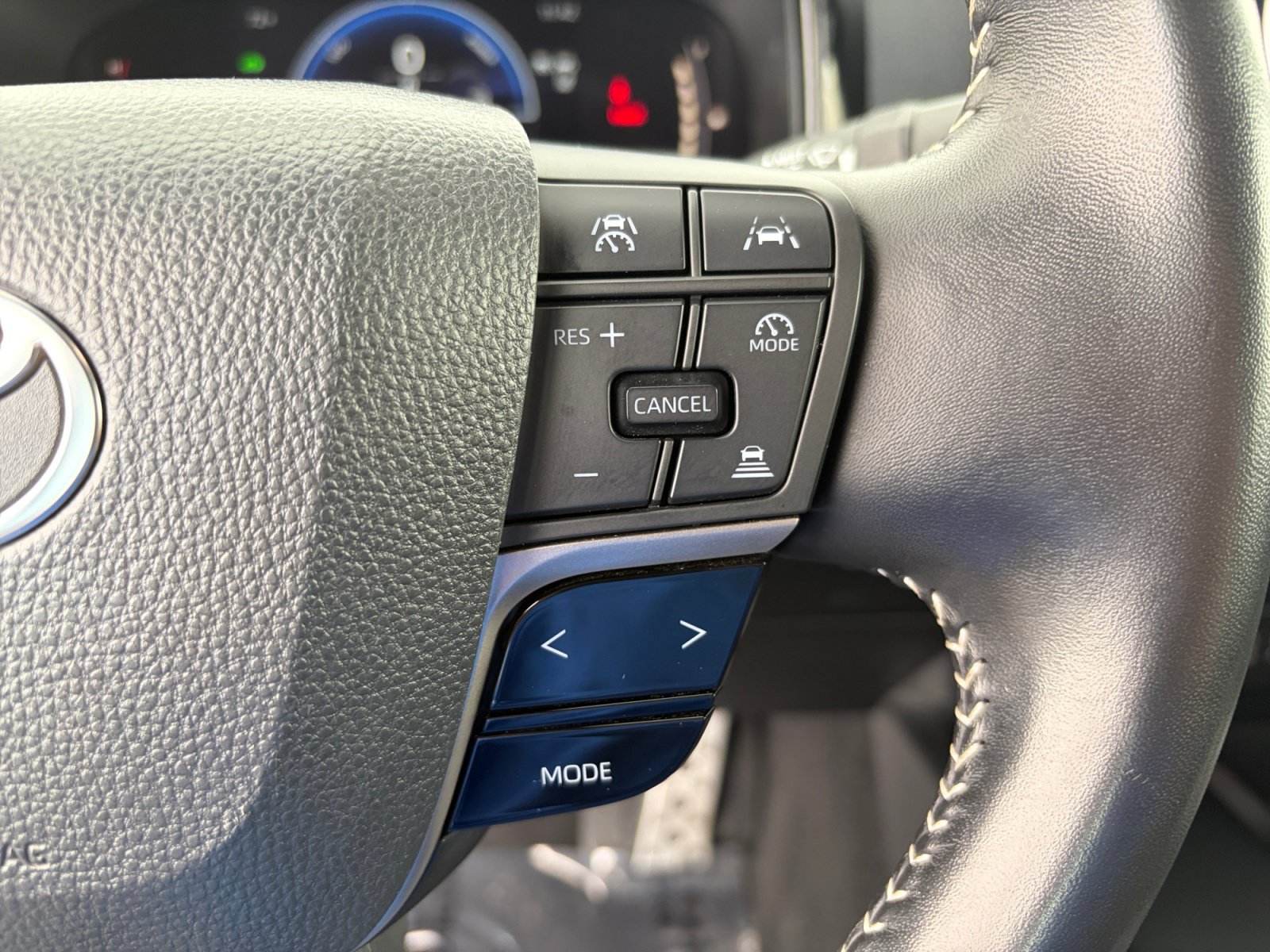 Used 2025 Toyota Camry SE FWD image 15