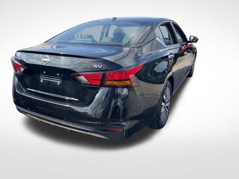Used 2024 Nissan Altima 2.5 SV FWD image 8
