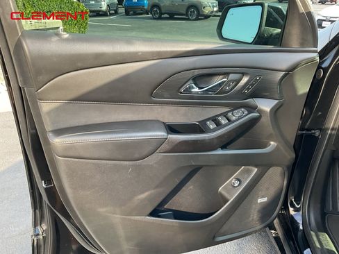 Used 2023 Chevrolet Traverse High Country image 19