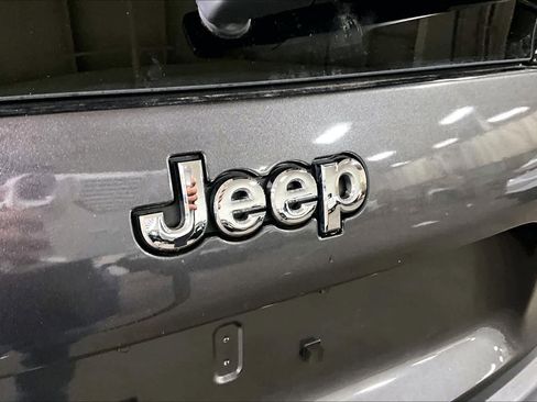 Used 2020 Jeep Cherokee Limited image 31