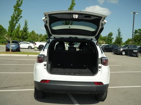 Used 2025 Jeep Compass Latitude AWD/4WD image 17