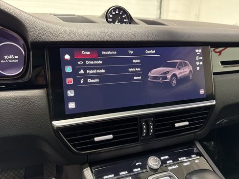 Used 2023 Porsche Cayenne Base w/ Premium Package image 17