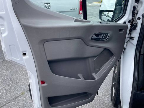 Used 2022 Ford Transit 150 Low Roof RWD image 17