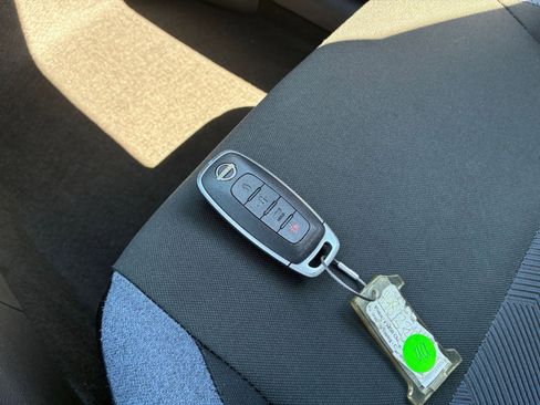 Used 2025 Nissan Versa SV image 21