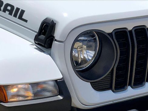 Used 2024 Jeep Gladiator Sport AWD/4WD image 25