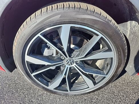 Used 2024 Volkswagen Tiguan SEL R-Line image 9