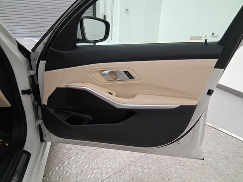 Used 2023 BMW 330i Sedan w/ Convenience Package image 31