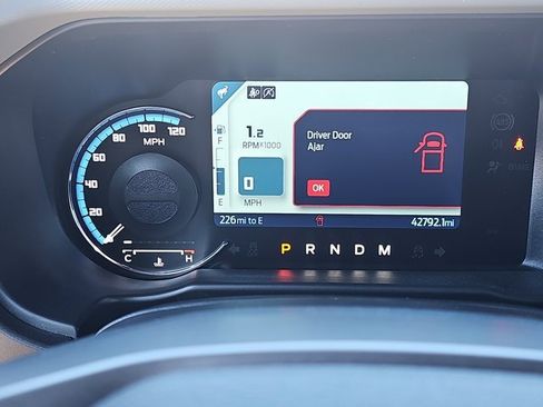 Used 2023 Ford Bronco Badlands image 19