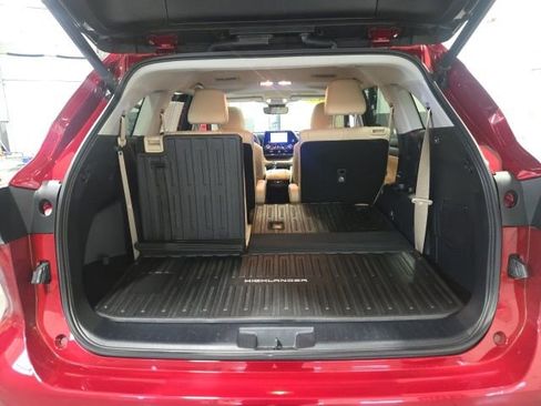 Used 2023 Toyota Highlander XLE image 22