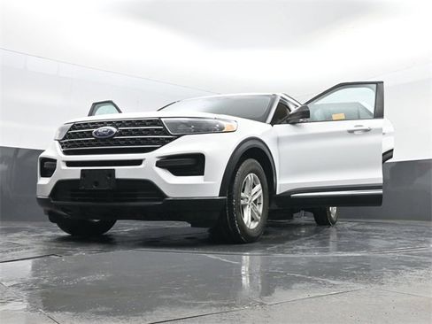 Used 2024 Ford Explorer XLT image 34