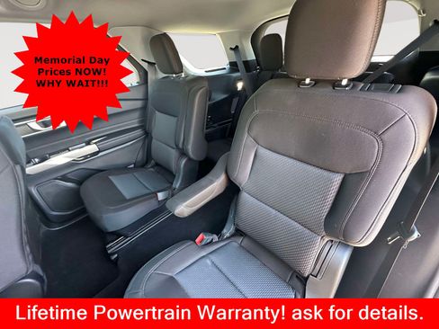 Used 2023 Ford Explorer XLT AWD/4WD image 24